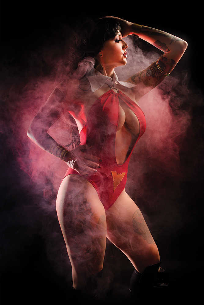 Vampirella #1 30 Copy Cosplay Full Art Variant Edition